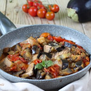 Preparato di pesce spada melanzane e pomodoro